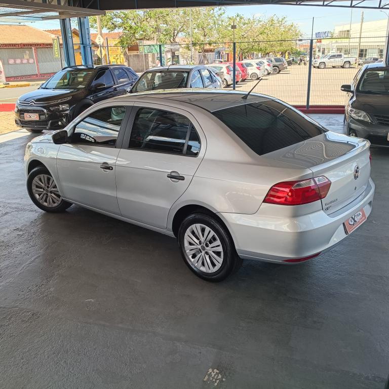 VOLKSWAGEN Voyage - Foto