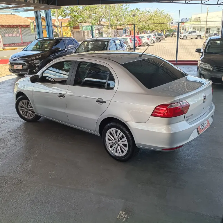 VOLKSWAGEN Voyage - Foto