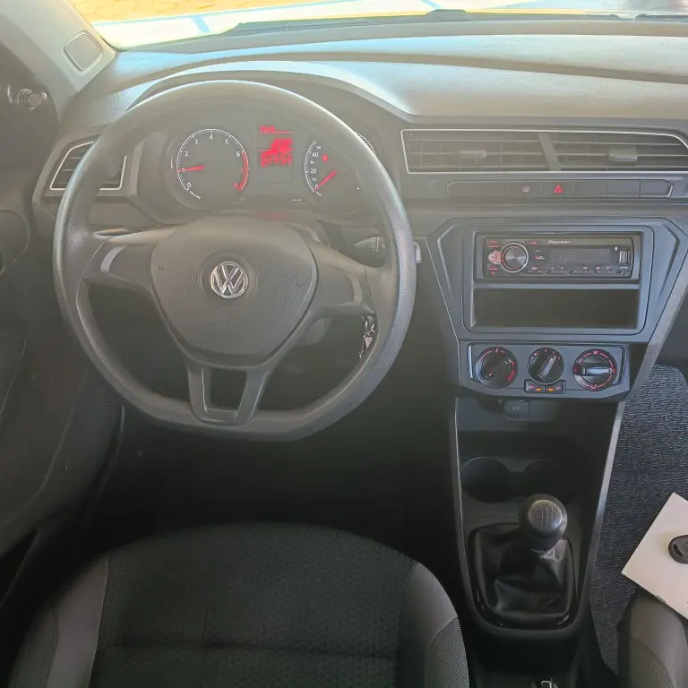 VOLKSWAGEN Voyage - Foto