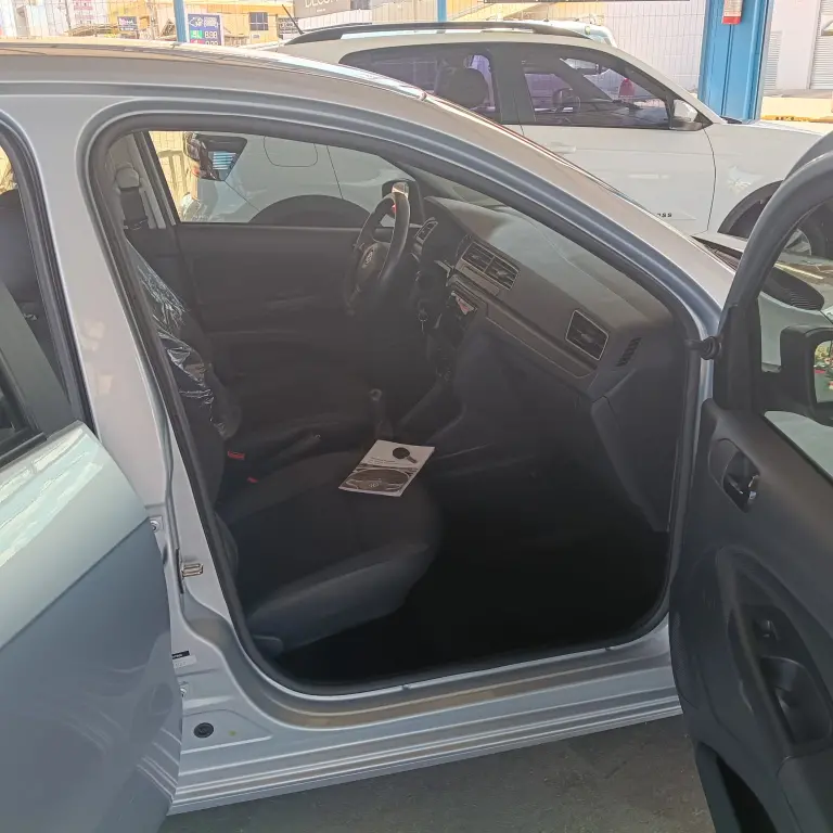 VOLKSWAGEN Voyage - Foto