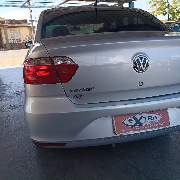 VOLKSWAGEN Voyage - Foto