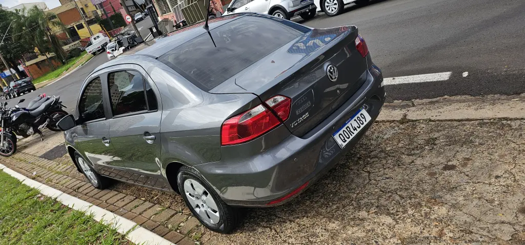 VOLKSWAGEN Voyage - Foto