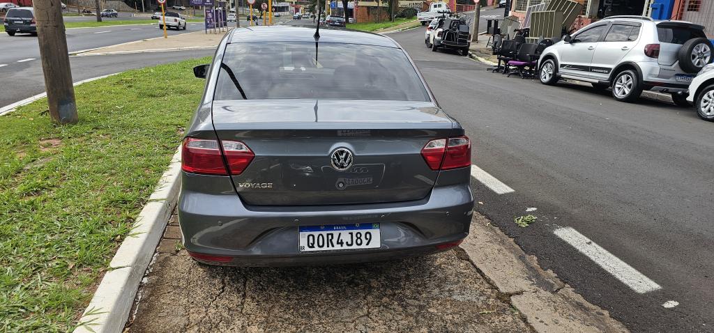 VOLKSWAGEN Voyage - Foto