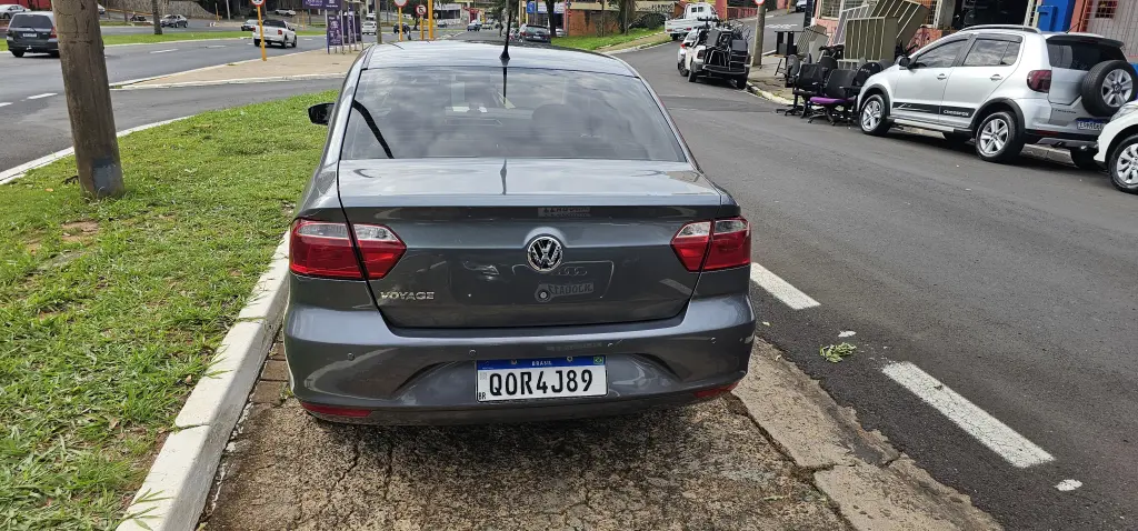 VOLKSWAGEN Voyage - Foto