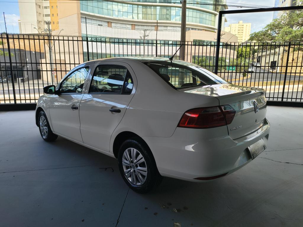 VOLKSWAGEN Voyage - Foto