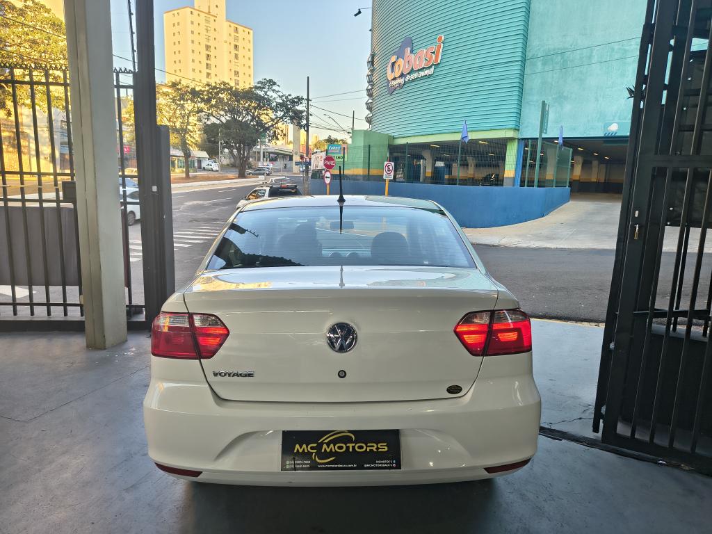 VOLKSWAGEN Voyage - Foto