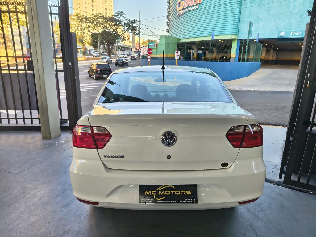 VOLKSWAGEN Voyage - Foto