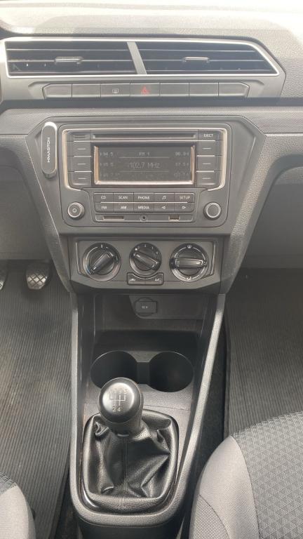 VOLKSWAGEN Voyage - Foto