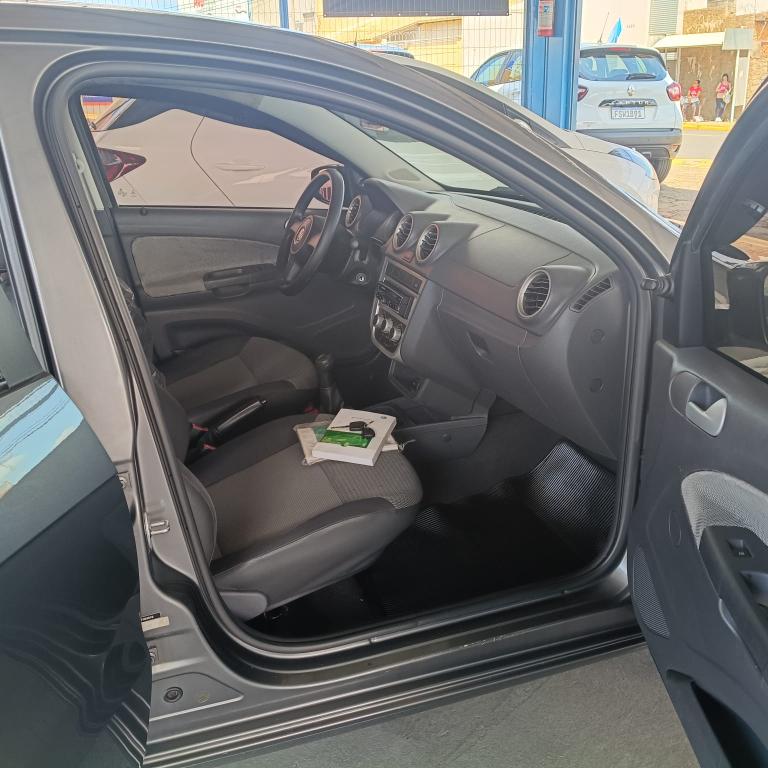 VOLKSWAGEN Voyage - Foto