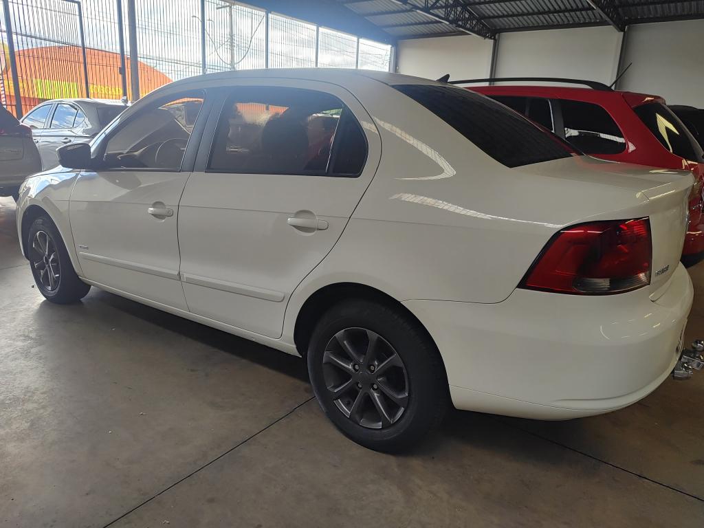 VOLKSWAGEN Voyage - Foto