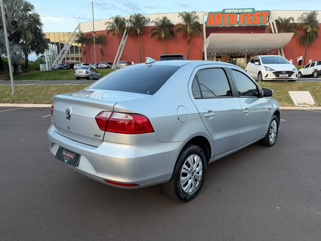 VOLKSWAGEN Voyage - Foto