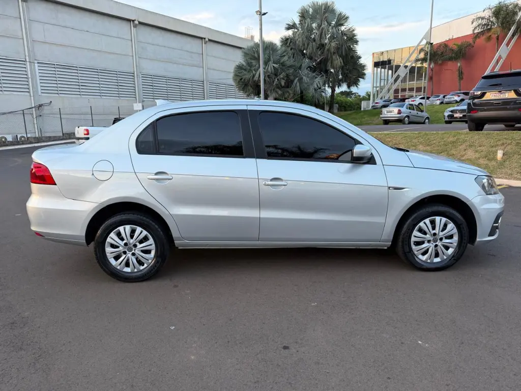 VOLKSWAGEN Voyage - Foto