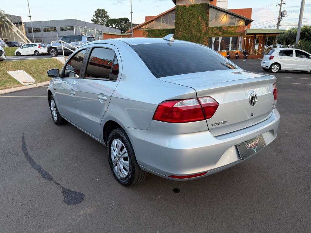 VOLKSWAGEN Voyage - Foto