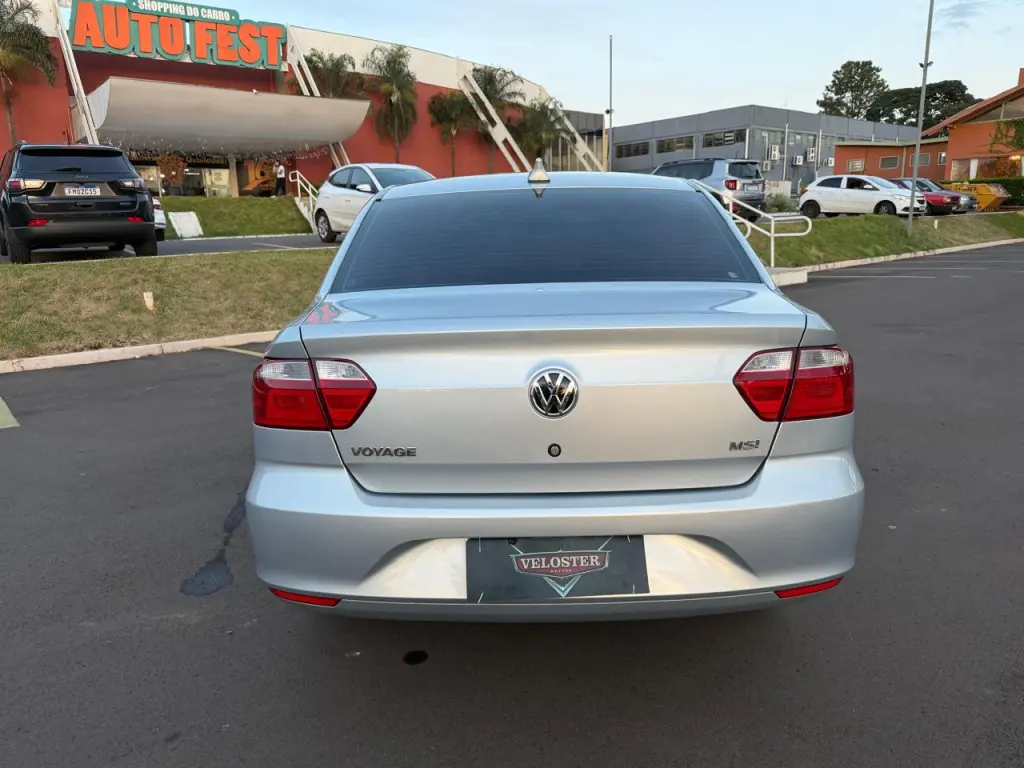 VOLKSWAGEN Voyage - Foto