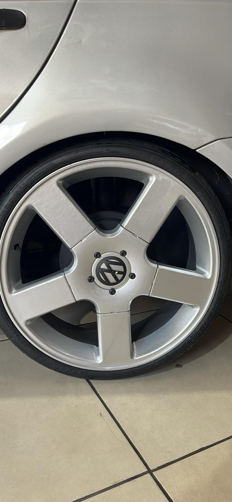 VOLKSWAGEN Voyage - Foto