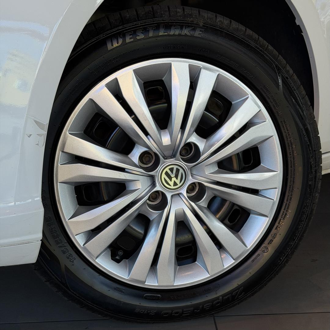 VOLKSWAGEN Voyage - Foto