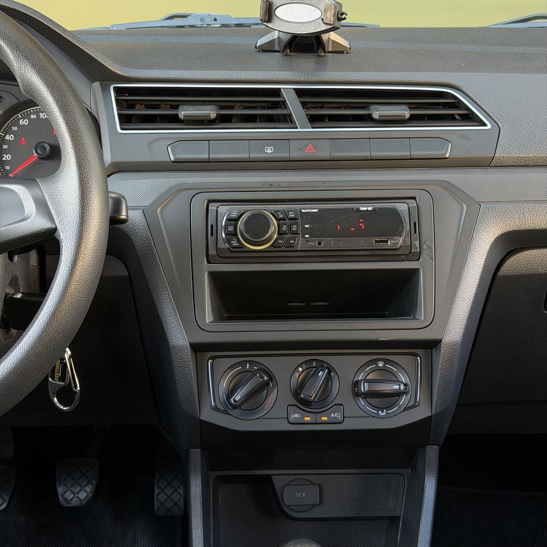 VOLKSWAGEN Voyage - Foto