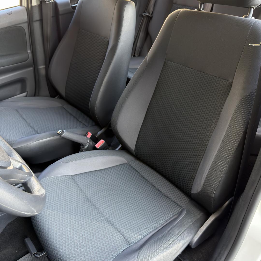 VOLKSWAGEN Voyage - Foto