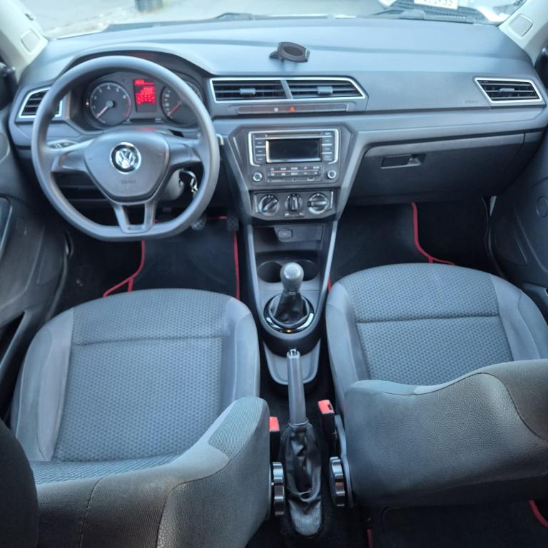 VOLKSWAGEN Voyage - Foto