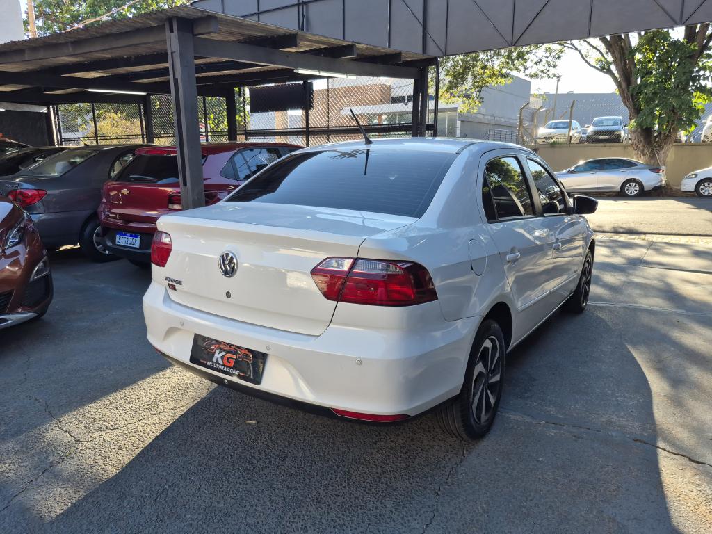 VOLKSWAGEN Voyage - Foto