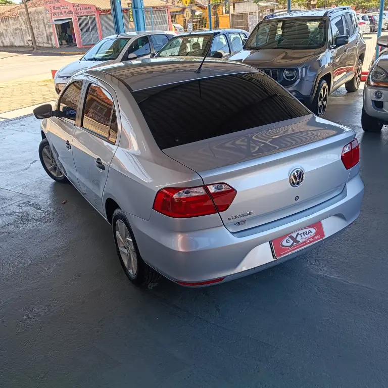 VOLKSWAGEN Voyage - Foto