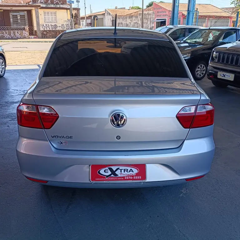 VOLKSWAGEN Voyage - Foto