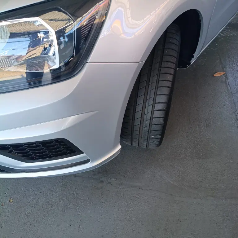 VOLKSWAGEN Voyage - Foto