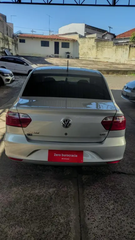 VOLKSWAGEN Voyage - Foto