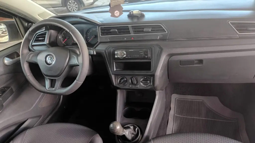 VOLKSWAGEN Voyage - Foto