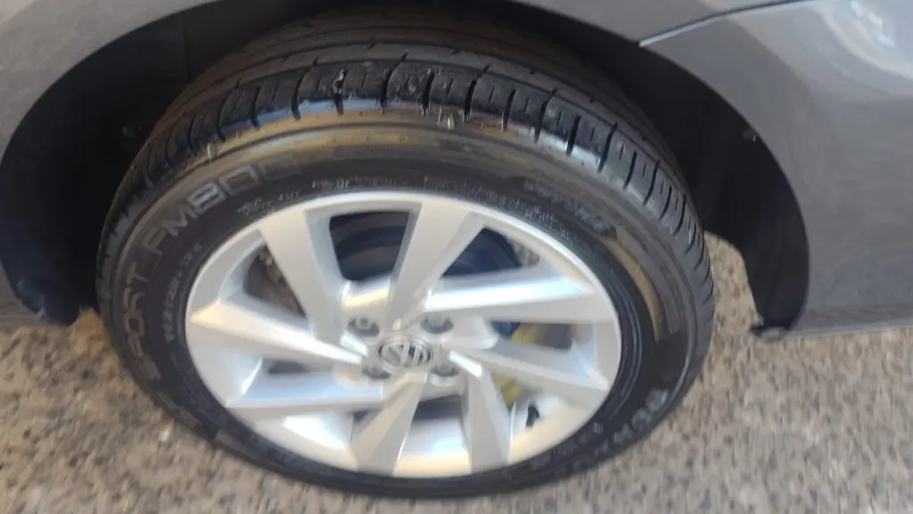 VOLKSWAGEN Voyage - Foto