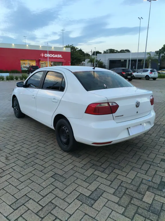 VOLKSWAGEN Voyage - Foto