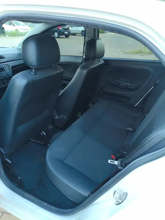 VOLKSWAGEN Voyage - Foto