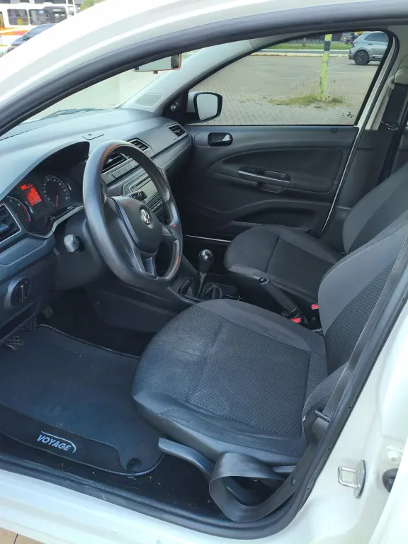 VOLKSWAGEN Voyage - Foto