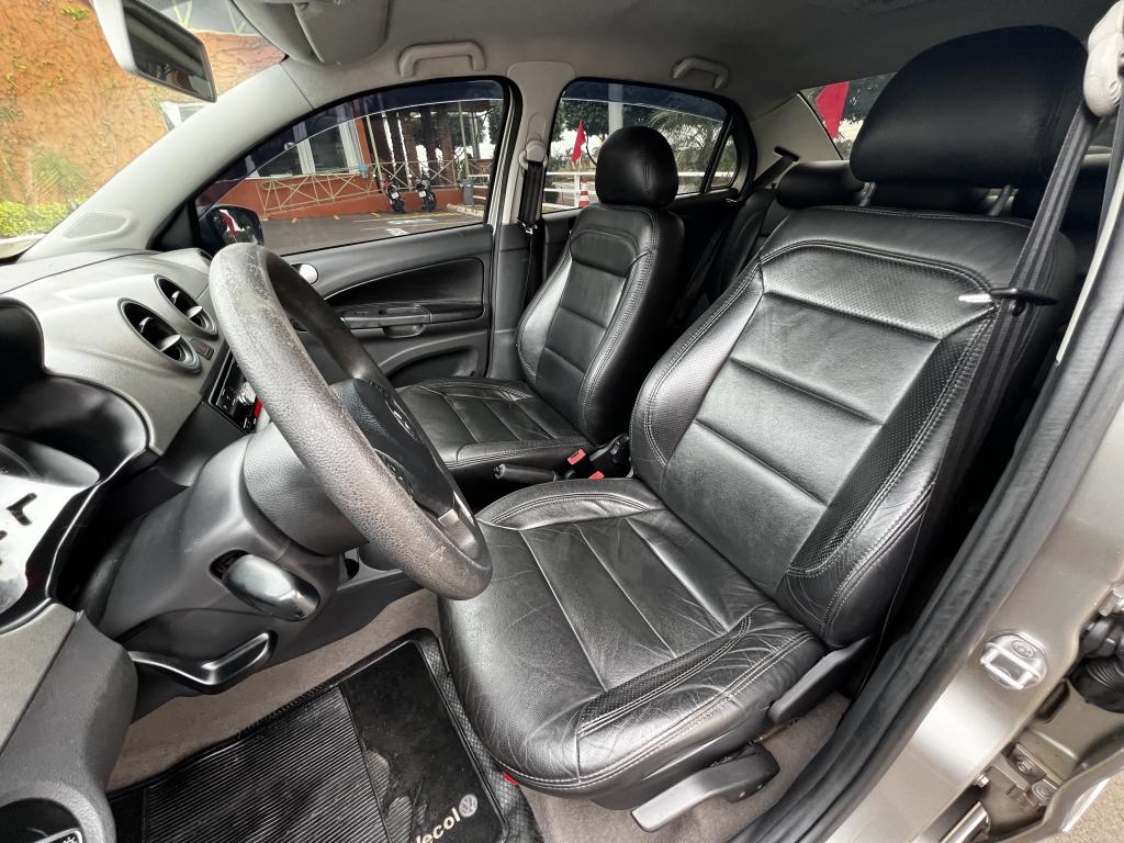 VOLKSWAGEN Voyage - Foto