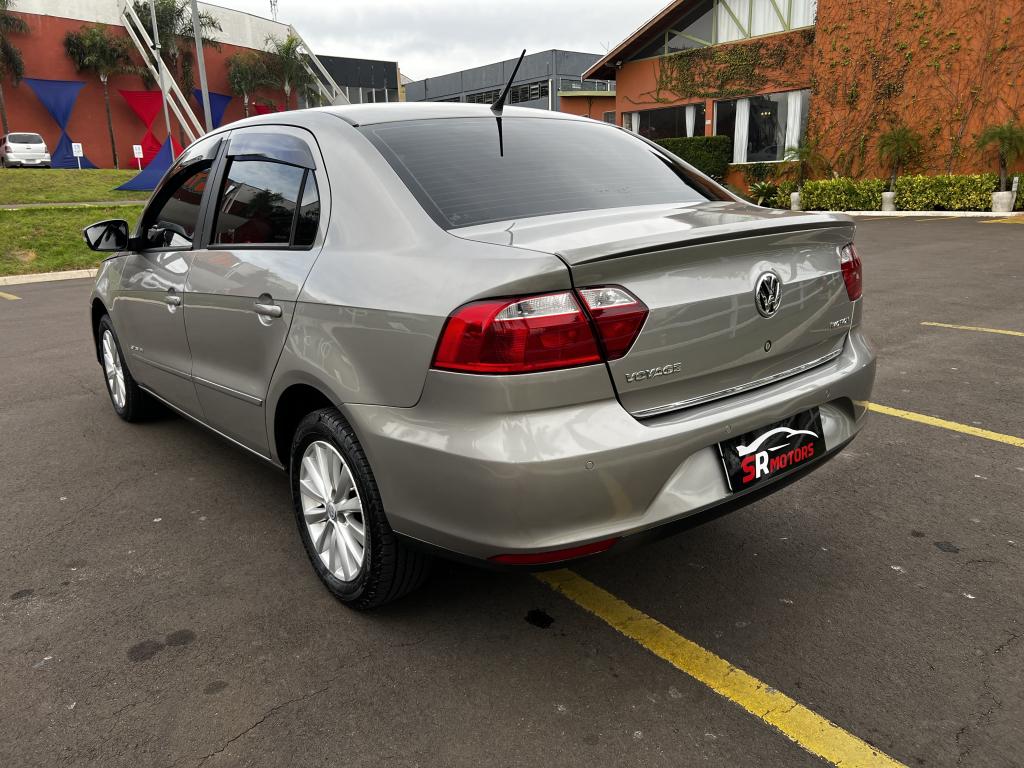 VOLKSWAGEN Voyage - Foto