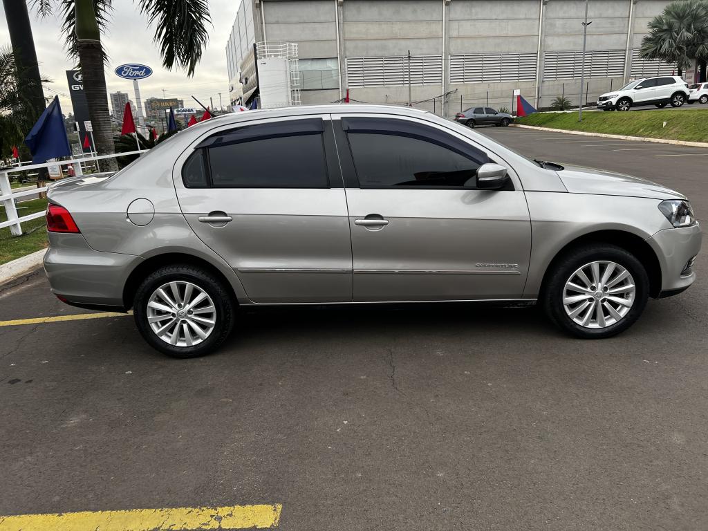 VOLKSWAGEN Voyage - Foto