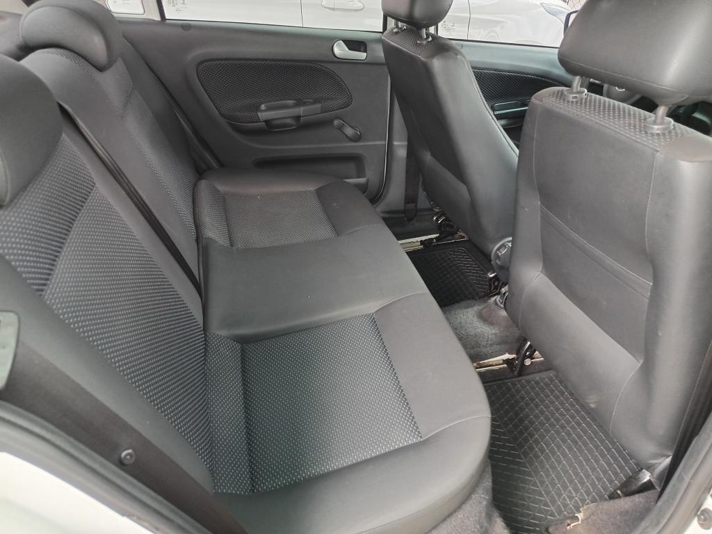 VOLKSWAGEN Voyage - Foto