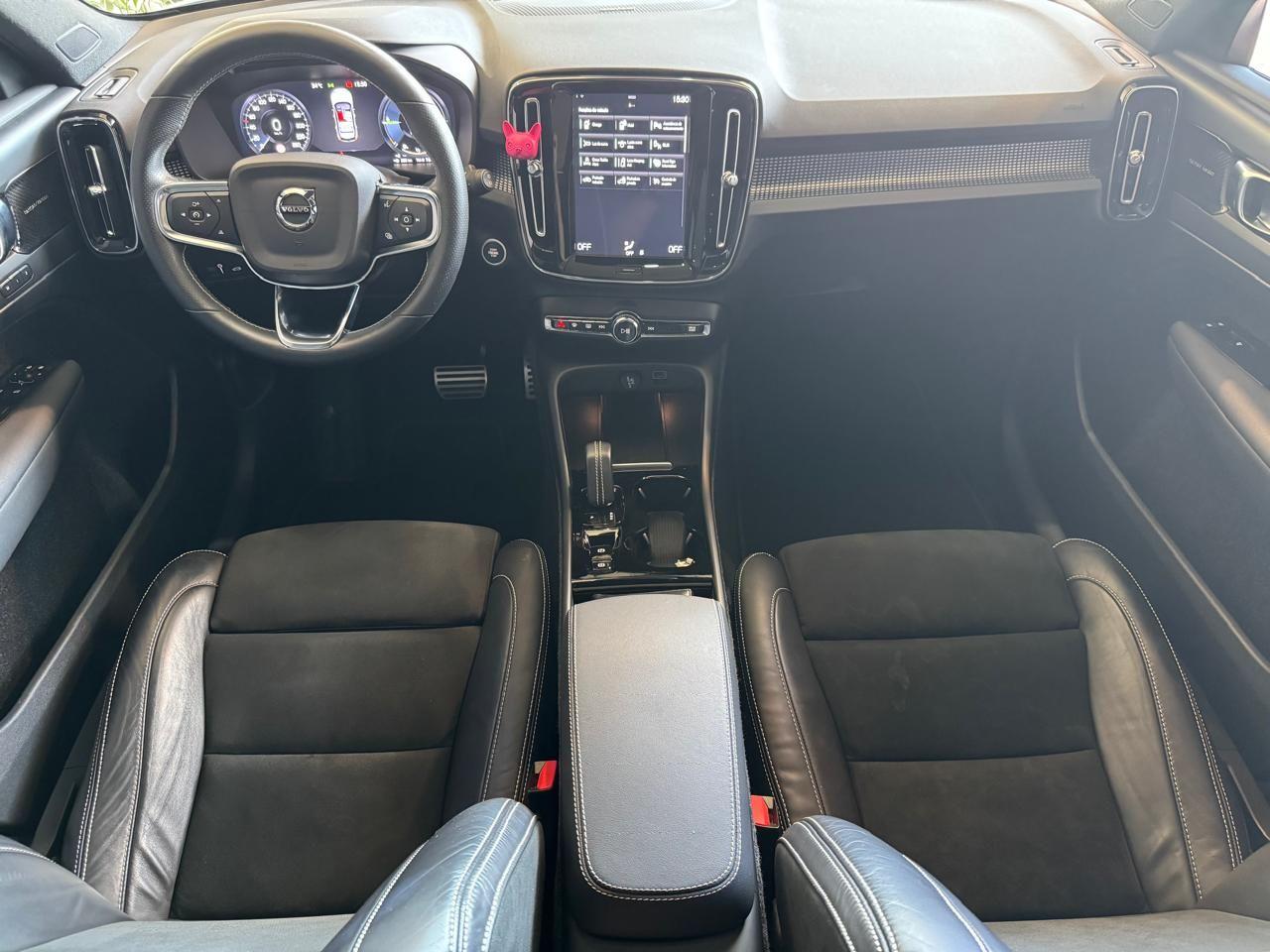 VOLVO XC40 - Foto