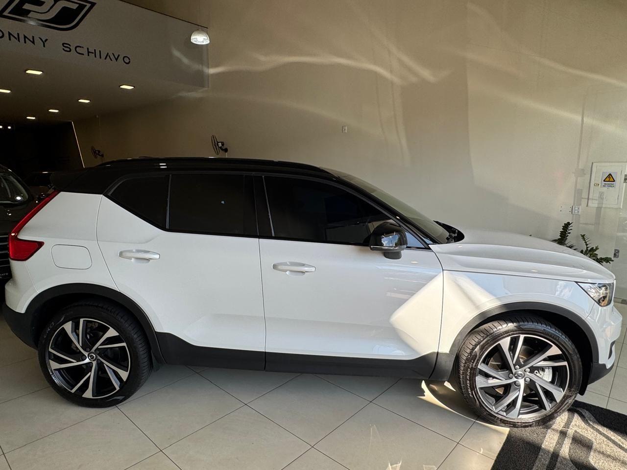 VOLVO XC40 - Foto
