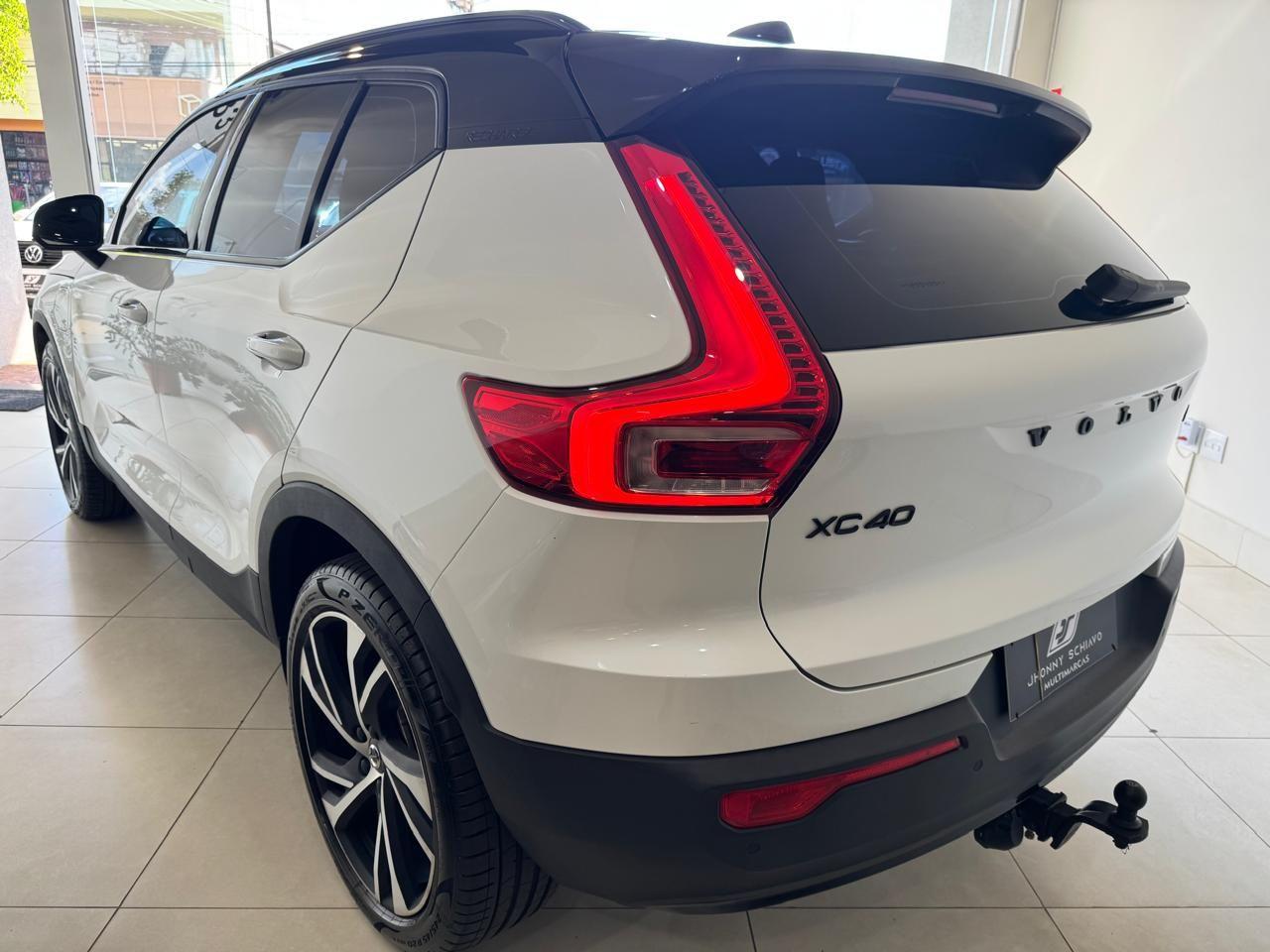 VOLVO XC40 - Foto