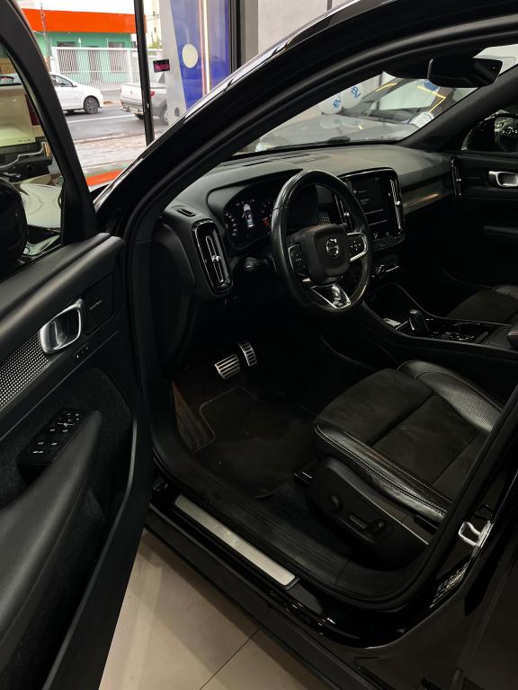 VOLVO XC40 - Foto