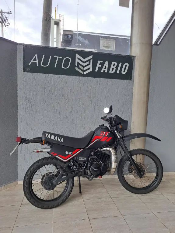 YAMAHA DT 180 - Foto