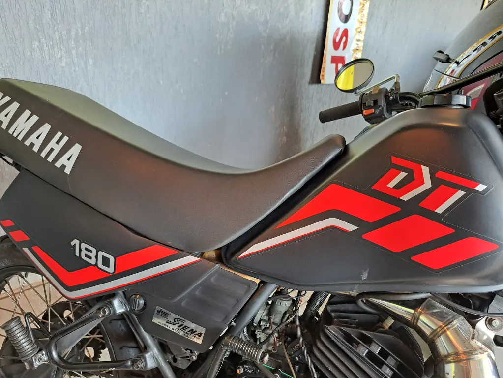 YAMAHA DT 180 - Foto