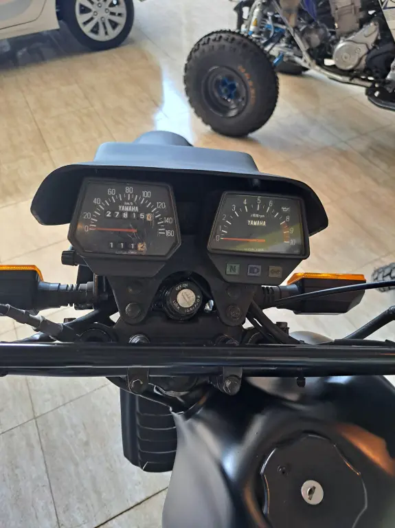 YAMAHA DT 180 - Foto