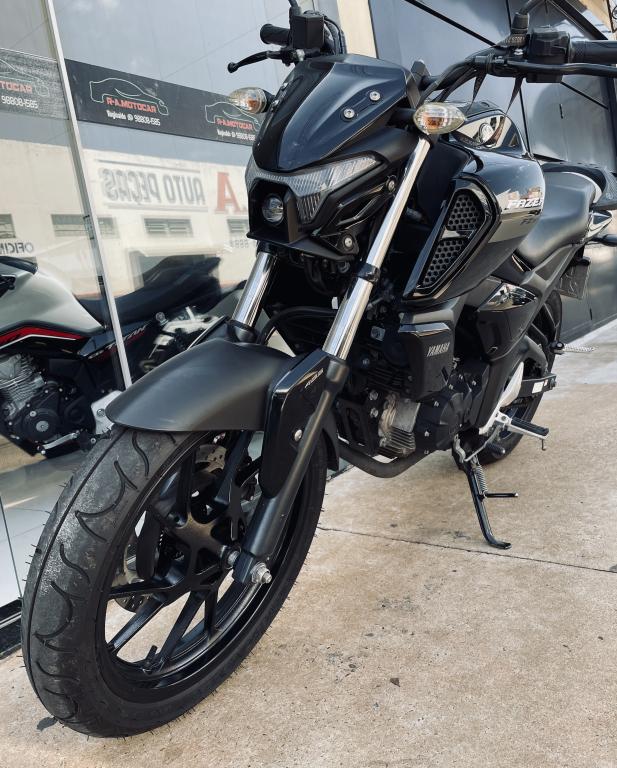 YAMAHA FZ 15 Fazer - Foto