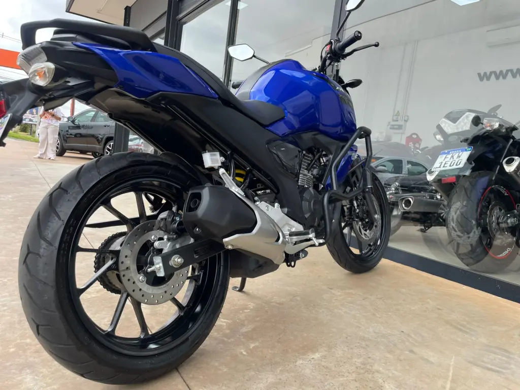 YAMAHA FZ 15 Fazer - Foto