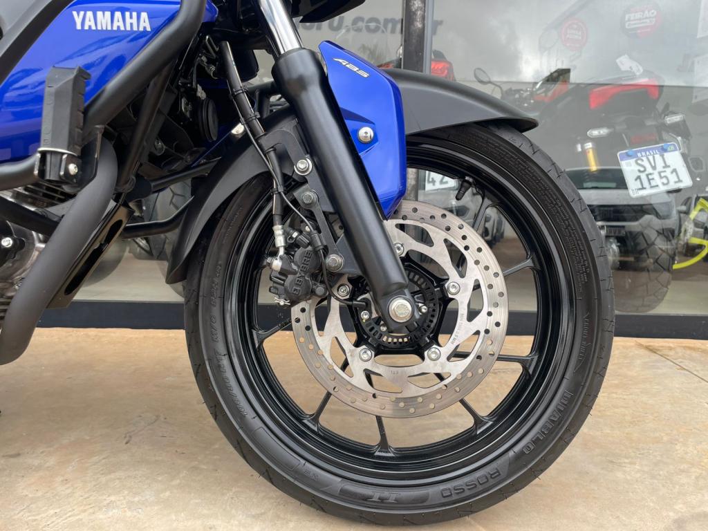 YAMAHA FZ 15 Fazer - Foto