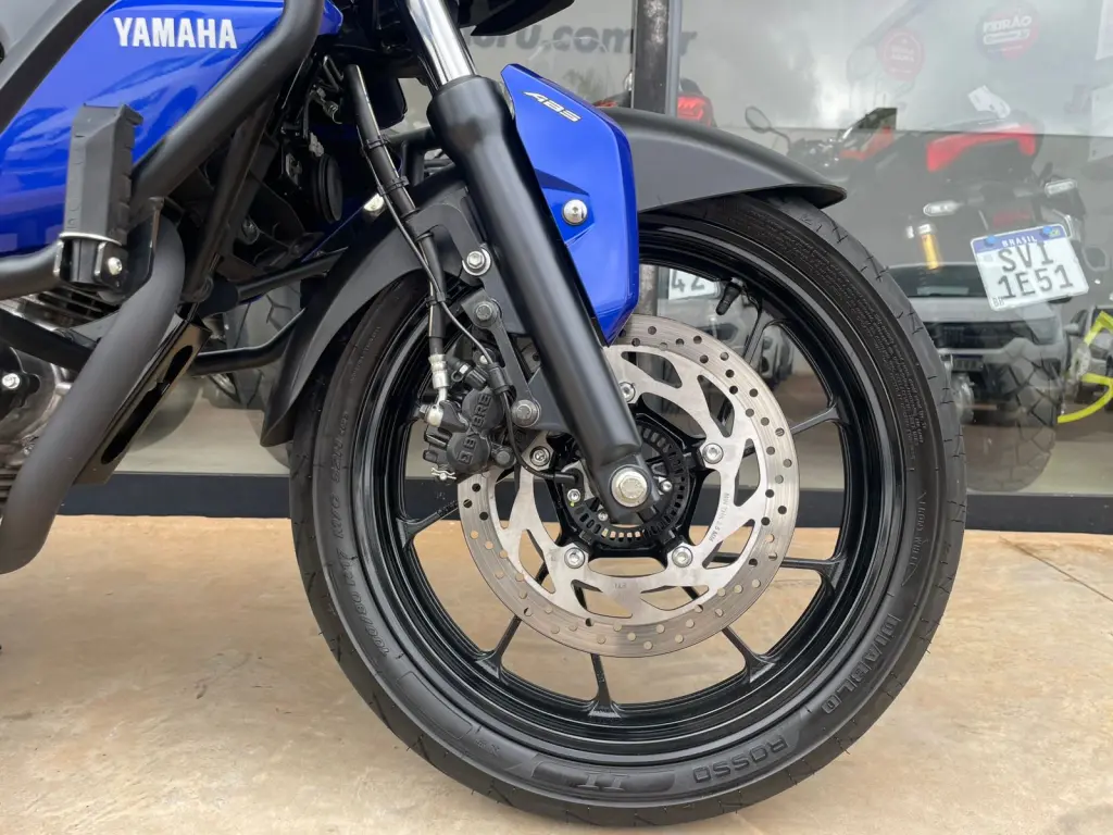 YAMAHA FZ 15 Fazer - Foto