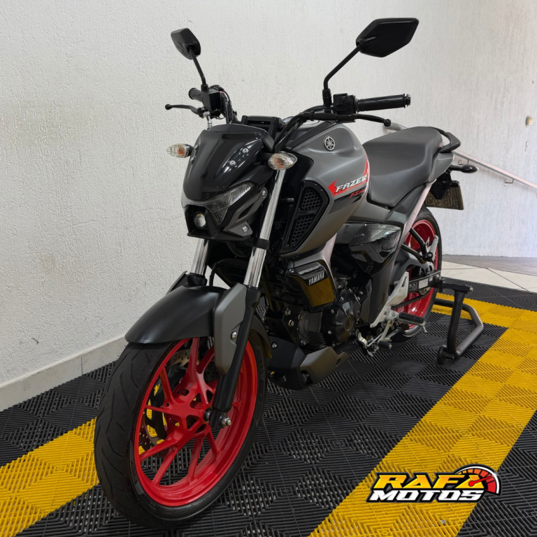 YAMAHA FZ 15 Fazer - Foto