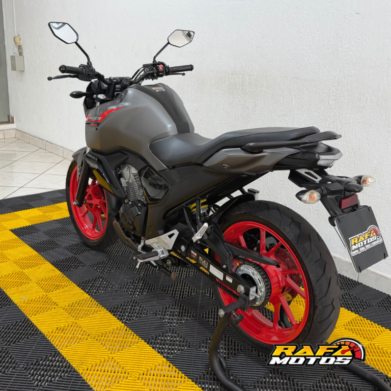 YAMAHA FZ 15 Fazer - Foto